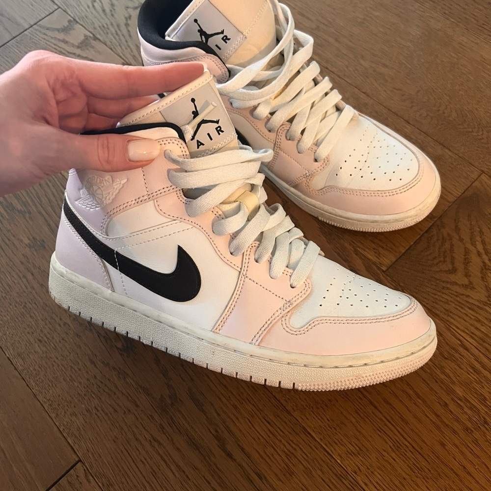 Nike Jordan 1 Women’s Sneakers Barely Rose White Pink Black Size 8.5